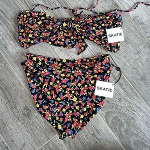 Skatie June bikini Bottom and Lyndi Top in Nirvana Print:Top L Bottom S. Tags on